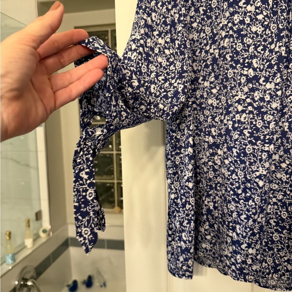 Jones New York & Company Floral Navy Blue Dolman Sleeve Women's Top - Picture 13 of 13